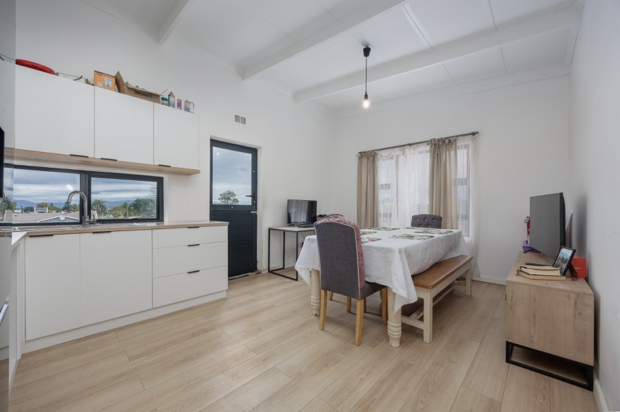 5 Bedroom Property for Sale in Rustdal Western Cape